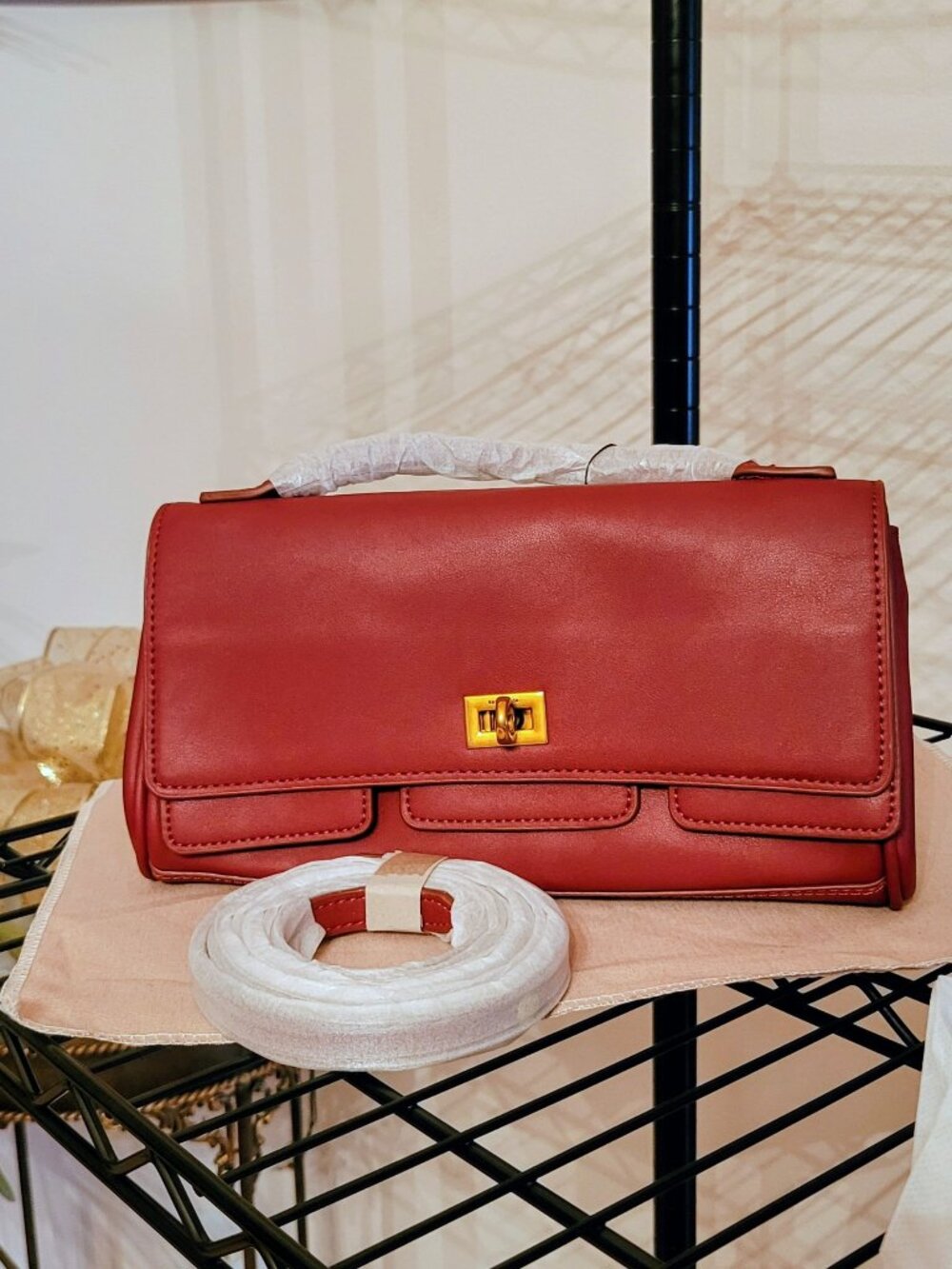**Very stylish leather crossbody fashion bag. Never used. No brand